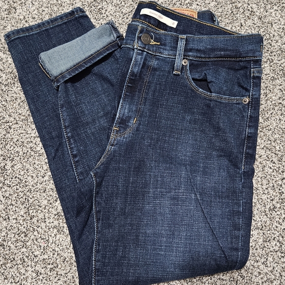 NEW Levi's Cropped Mid Rise Jeans - Picture 2 of 15
